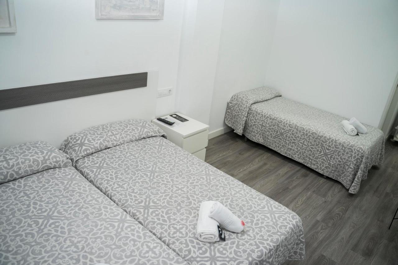 Hostal Goyesco Plaza Plasencia Esterno foto
