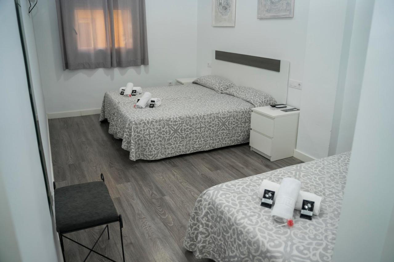 Hostal Goyesco Plaza Plasencia Esterno foto