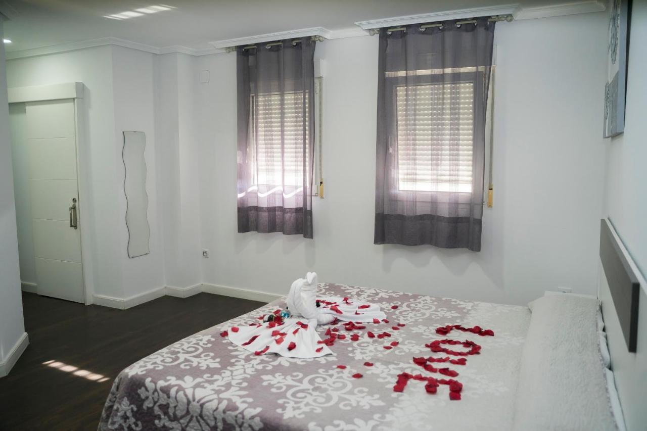 Hostal Goyesco Plaza Plasencia Esterno foto