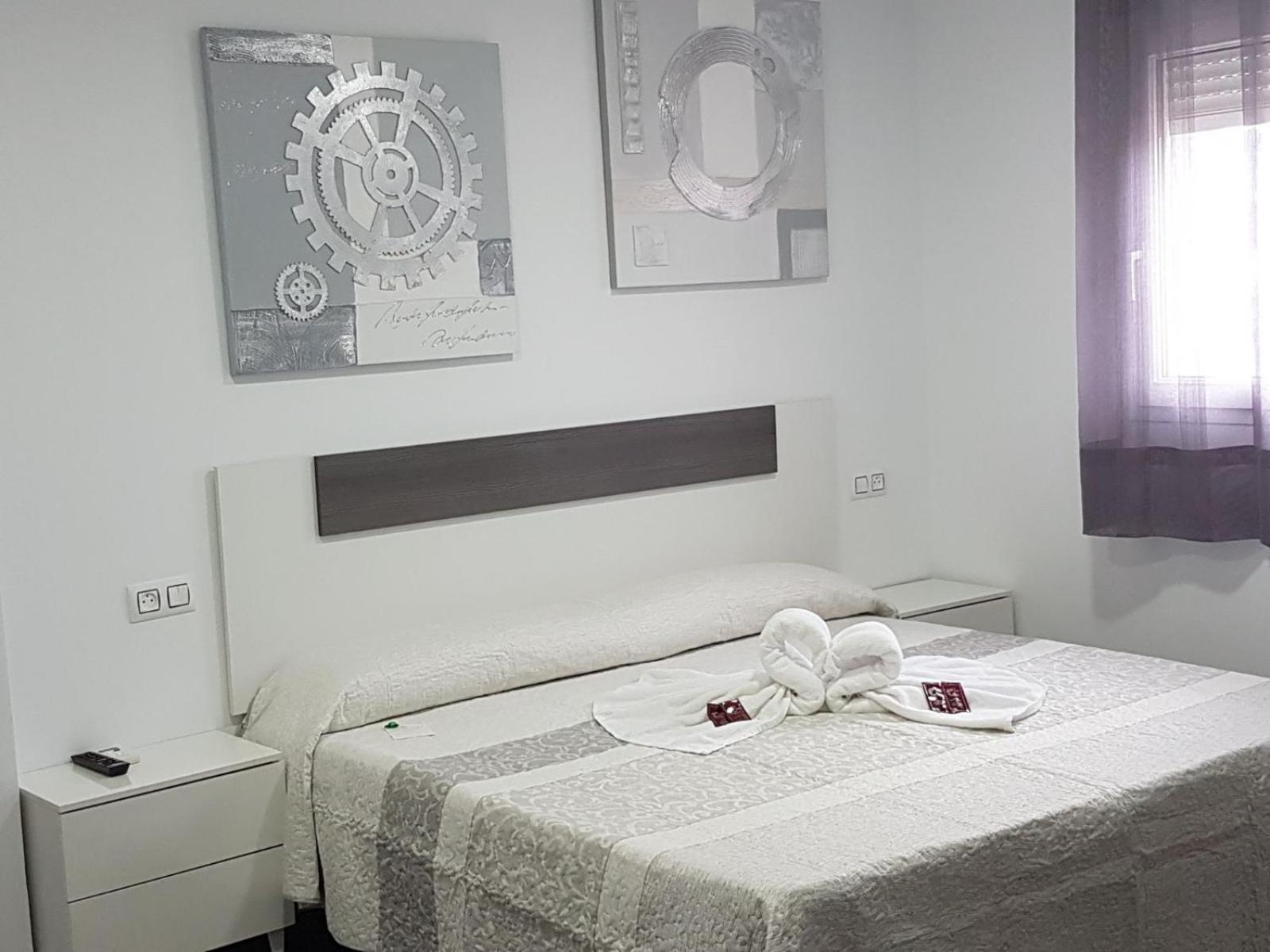 Hostal Goyesco Plaza Plasencia Esterno foto