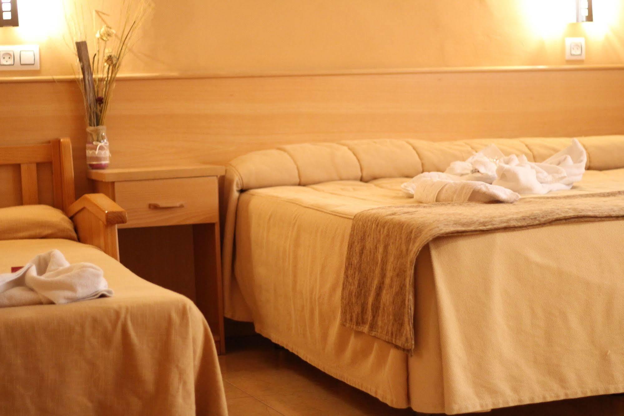 Hostal Goyesco Plaza Plasencia Esterno foto