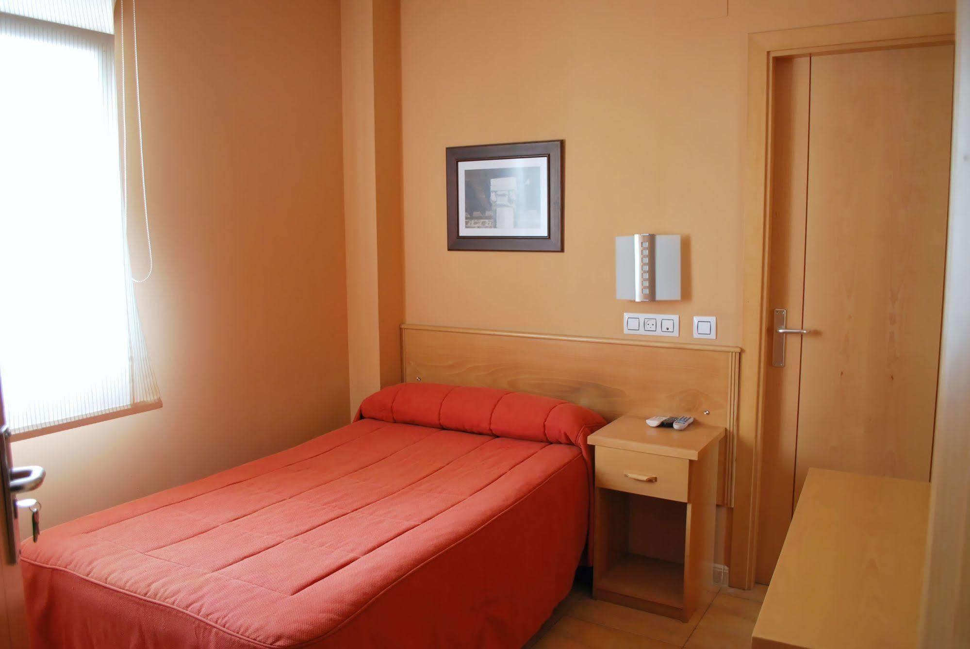 Hostal Goyesco Plaza Plasencia Esterno foto