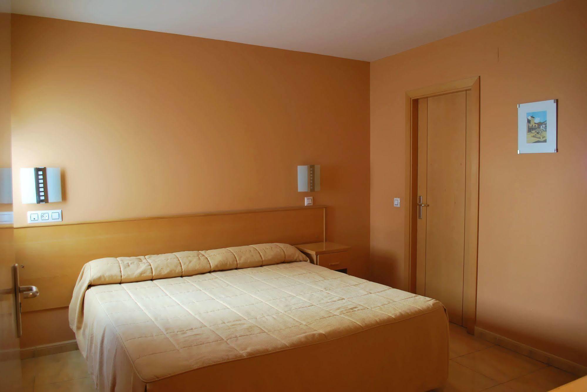Hostal Goyesco Plaza Plasencia Esterno foto
