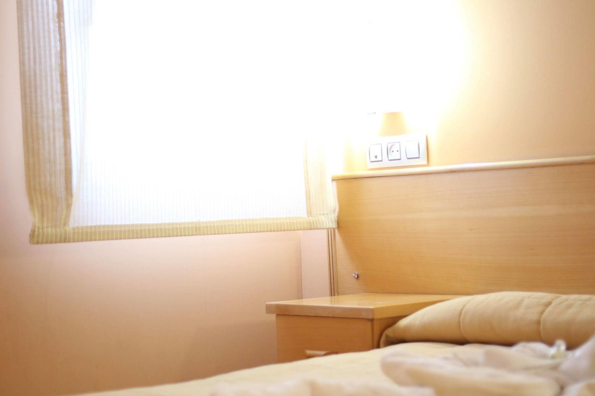 Hostal Goyesco Plaza Plasencia Esterno foto
