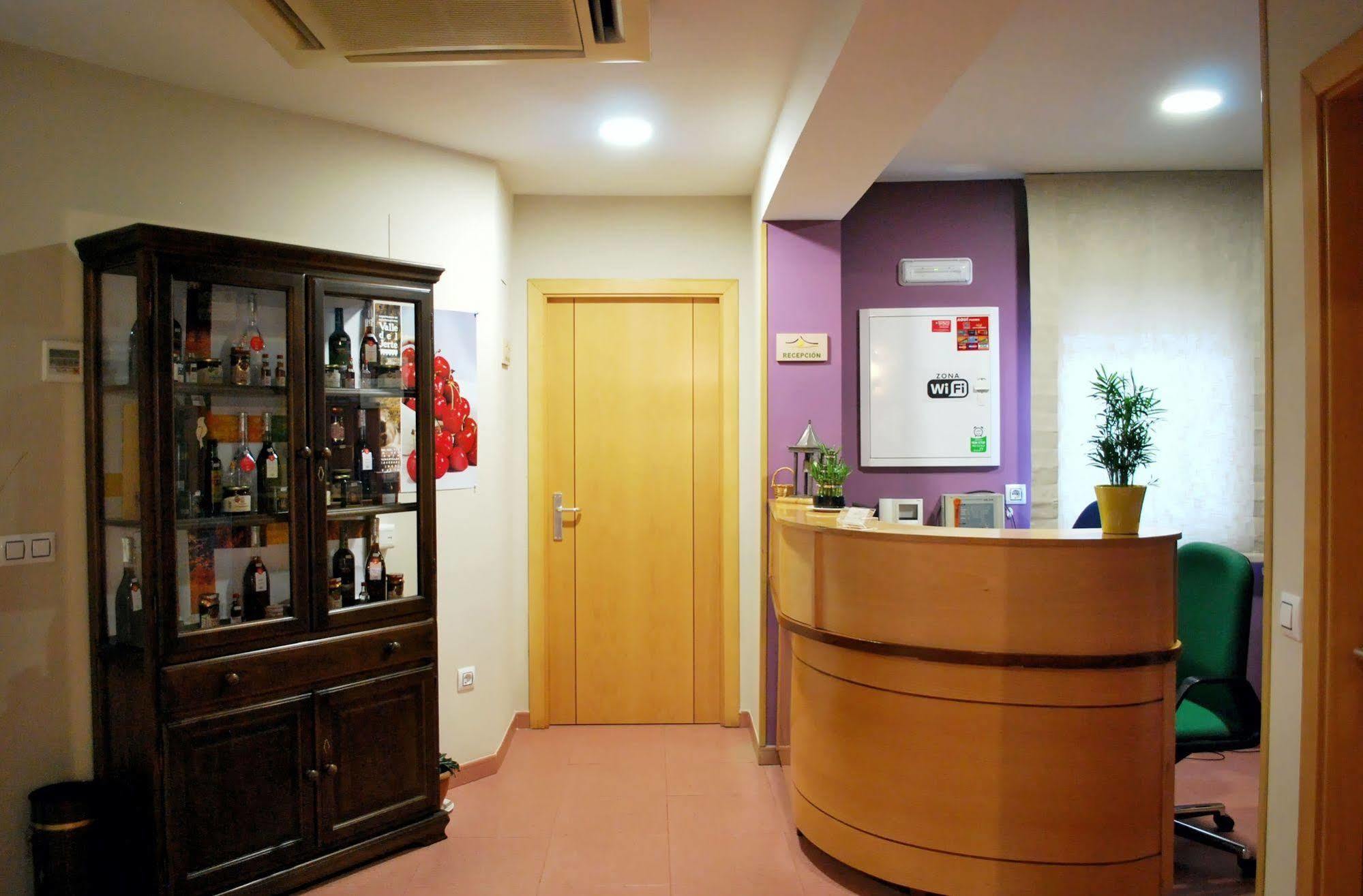 Hostal Goyesco Plaza Plasencia Esterno foto